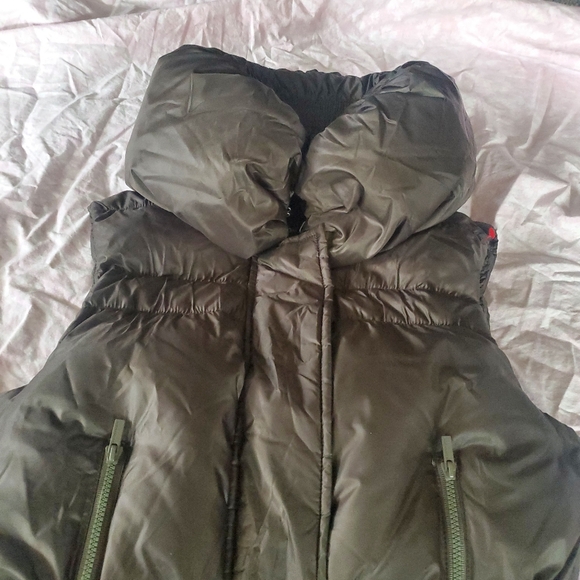 Vest - Picture 7 of 15